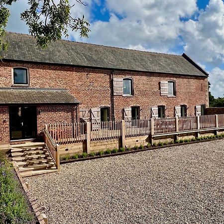 The Barn At Plas Ashpool Sleeps 8 Llandyrnog Exterior photo