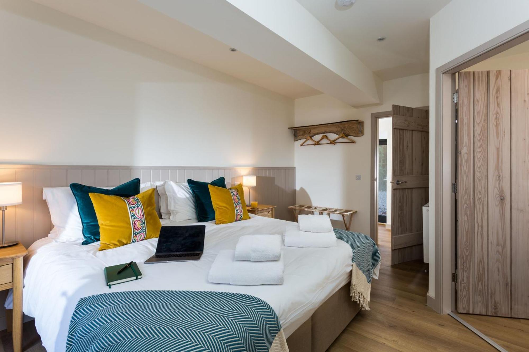 The Barn At Plas Ashpool Sleeps 8 Llandyrnog Exterior photo