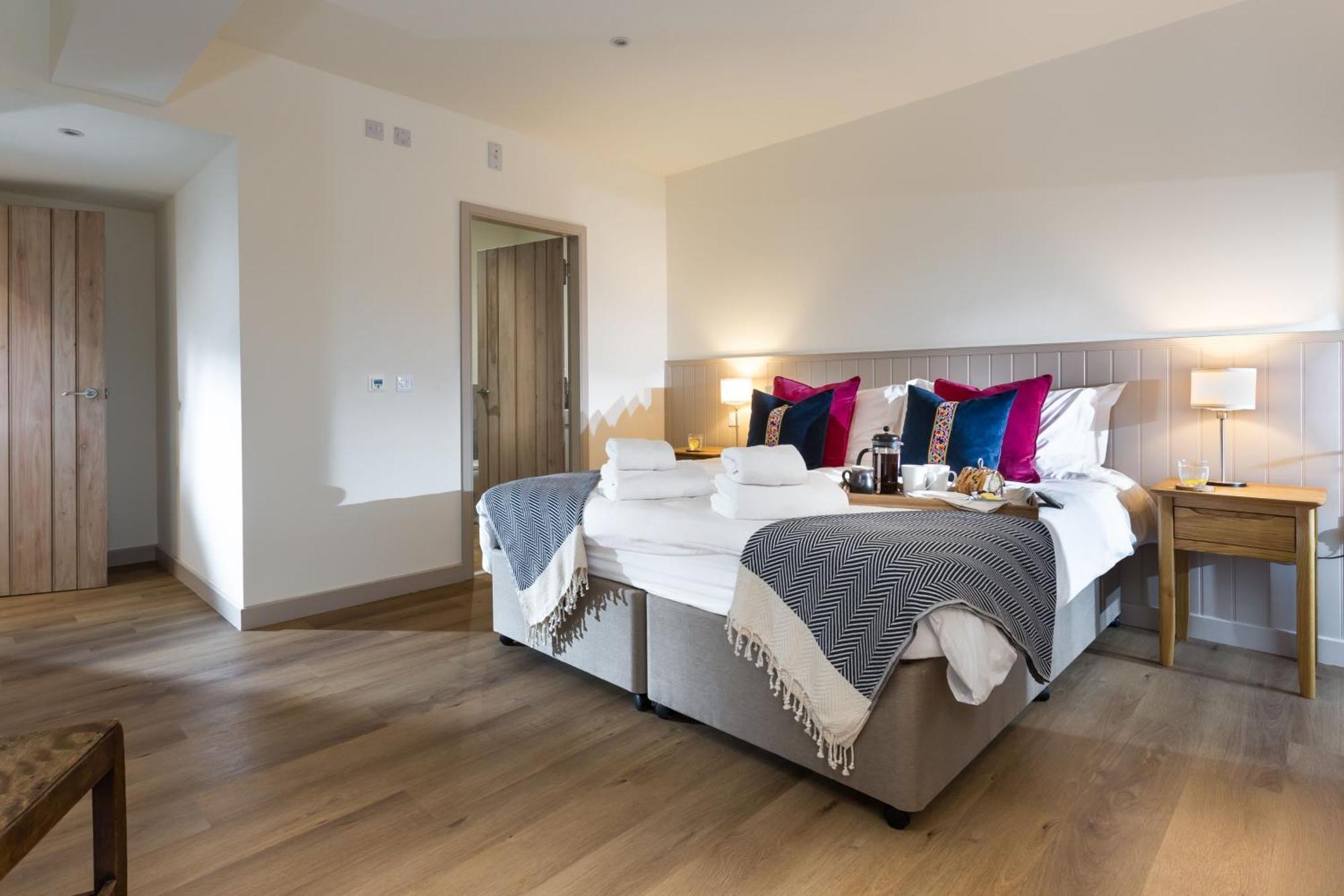 The Barn At Plas Ashpool Sleeps 8 Llandyrnog Exterior photo