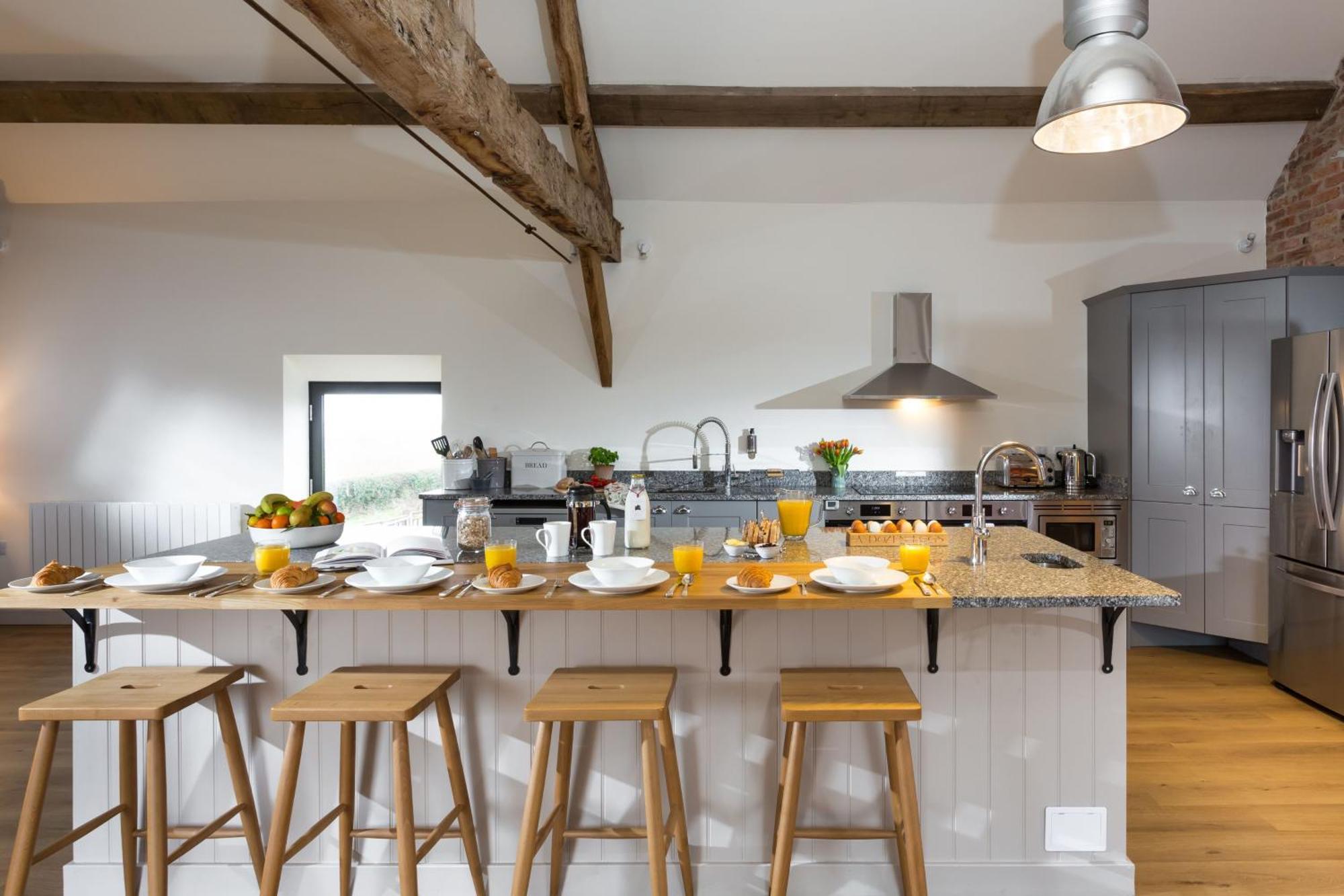 The Barn At Plas Ashpool Sleeps 8 Llandyrnog Exterior photo
